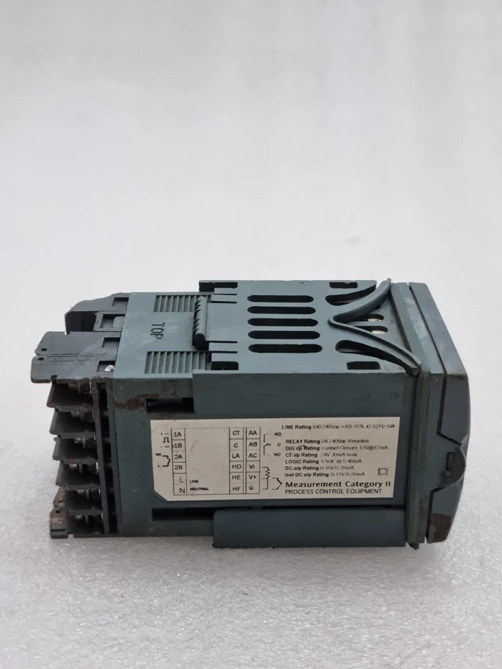 EUROTHERM 3216 PROCESS CONTROL EQUIPMENT UNIT 100-240Vac 3216/CC/VH/LRXX/R